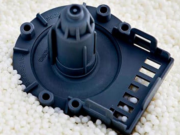 Vacuum Casting vs Injection Molding: Choosing the Process
